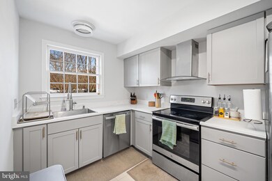 6028 Hardwick Place, Falls Church, VA 22041 - photo 5