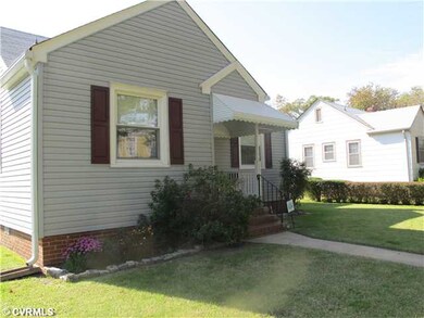 Exterior Front - Newer vinyl siding , replacement 