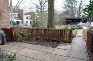 11529 Links Dr, Reston, VA 20190 - photo 2