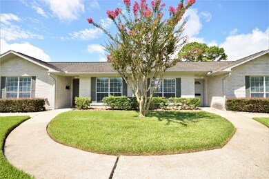 17128 Blackhawk Blvd unit 128, Friendswood, TX 77546 - photo 2