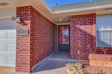 1229 NE 23rd St, Moore, OK 73160 - photo 3