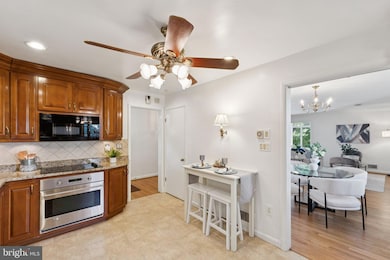 8826 Brierly Rd, Chevy Chase, MD 20815 - photo 6