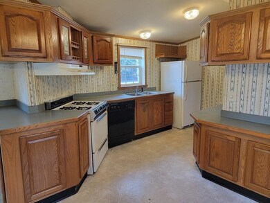 31 Daniel Shays Hwy, Orange, MA 01364 - photo 5