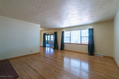 Livingroom to dining