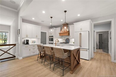 Immaculate kitchen with plenty of storage!
