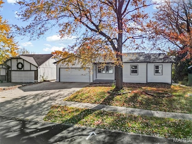 3300 Tom Sawyer Dr, Florissant, MO 63033 - photo 3