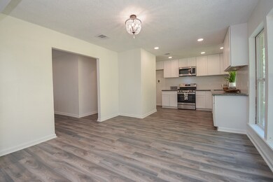 8711 Saratoga Forest Dr, Houston, TX 77088 - photo 6