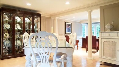 BEAUTIFUL CROWN MOLDING, WAINSCOTTING, AND NEUTRAL