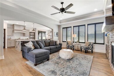 Spacious great room with arched entryway & bullnos