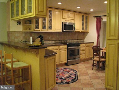 10218 Arizona Cir, Bethesda, MD 20817 - photo 2