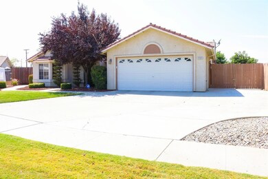 1121 Sequoia Ave, Lemoore, CA 93245 - photo 2