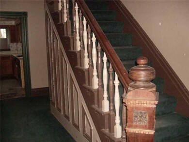 Entry/Foyer.