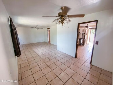 1241SmootPL-livingroom1