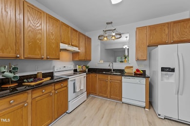 29 Edgebrook Cir, Durham, NC 27703 - photo 4