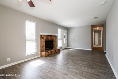 004-photo-living-room-8522703