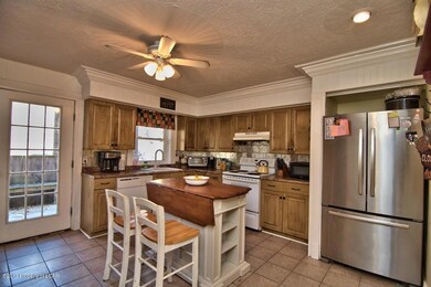 987 Center St, Nanticoke, PA 18634 - photo 4