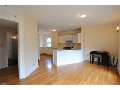 Flexible floor plan - family room adjacent to kitc