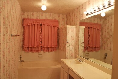 3210 Fox Run Dr, Alvin, TX 77511 - photo 6