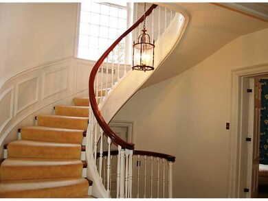 Entry/Foyer.
