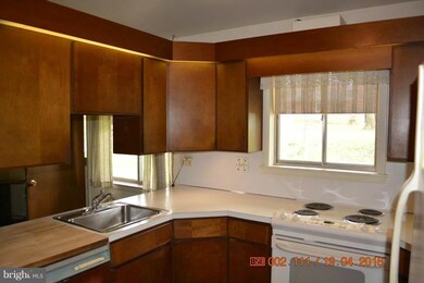 13011 Woodburn Dr, Hagerstown, MD 21742 - photo 6