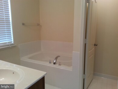 4907 Potomac Highlands Cir unit 140, Triangle, VA 22172 - photo 6