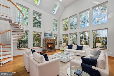 10450 Hunter View Rd, Vienna, VA 22181 - photo 3