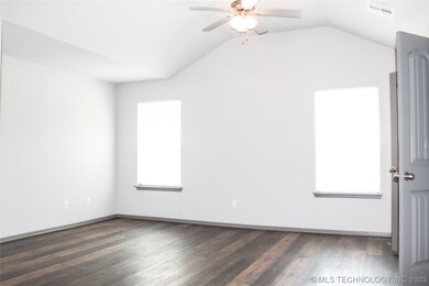 582 E 139th St, Glenpool, OK 74033 - photo 3