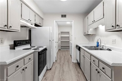 2240 Sunderland Rd unit 54N, Winston Salem, NC 27103 - photo 7