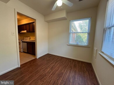 9653 Hagel Cir unit B, Lorton, VA 22079 - photo 4