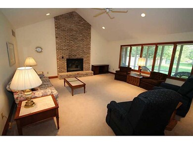 2185 Broadmoor Ln, Columbus, IN 47203 - photo 4