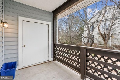 10018 Oakton Terrace Rd, Oakton, VA 22124 - photo 4