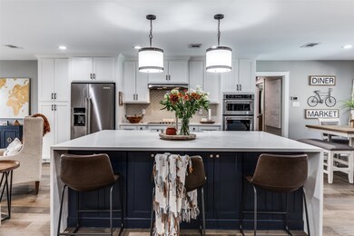 724 W Pleasantview Dr, Hurst, TX 76054 - photo 3