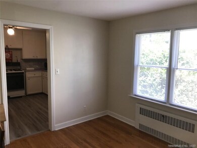 722 Knapps Hwy, Fairfield, CT 06825 - photo 4