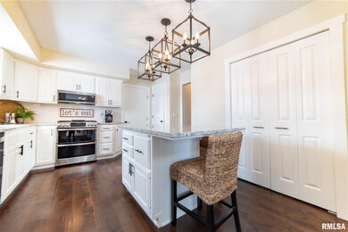 117 W 47th St, Davenport, IA 52806 - photo 7