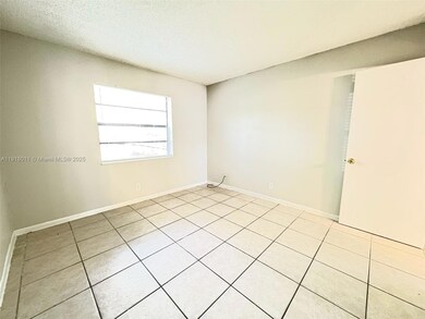 4022 Lakeside Dr unit 4022, Tamarac, FL 33319 - photo 4