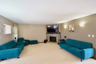 1502 Skyline Dr, Jamestown, ND 58401 - photo 2