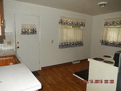 815 Byron kitchen