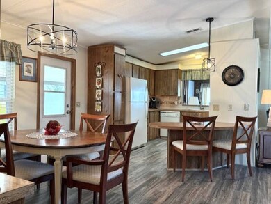 Dining & Kitchen