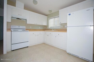 818 Thrush - Kitchen