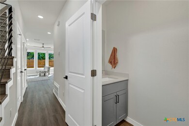 104 Creekside Trail unit 503, Kyle, TX 78640 - photo 3