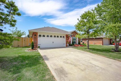 Ranch-style house featuring a garage and a front l