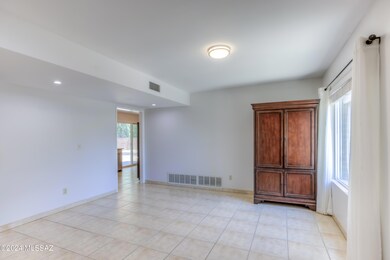 7 Interior Entrance photo a