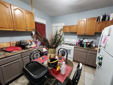 646 E 8th St, Erie, PA 16503 - photo 4