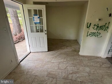 18504 Triangle St, Triangle, VA 22172 - photo 4