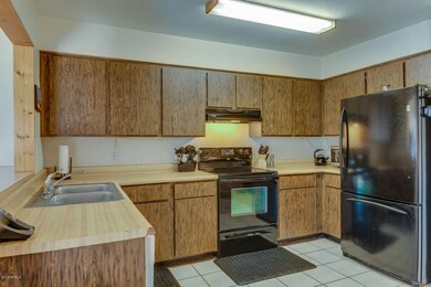 Kitchen w/ lots of Counter space