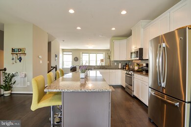 905 Magnolia Blossom Ct, Sykesville, MD 21784 - photo 3