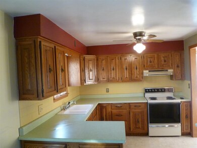 415 Park Ave, Waupun, WI 53963 - photo 3