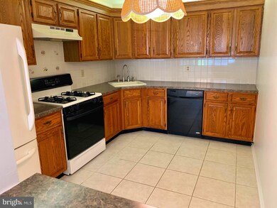 52 Cheverny Ct, Trenton, NJ 08619 - photo 5