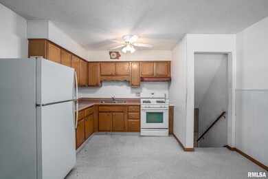 2104 W 38th Place, Davenport, IA 52806 - photo 7
