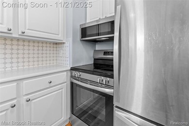 26902 Sandy Hill Ct unit 15, New Hudson, MI 48165 - photo 4